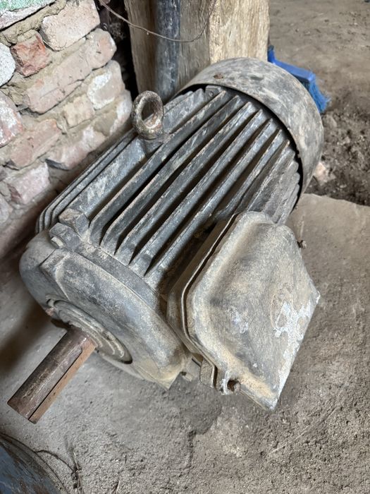 De vanzare Motor trifazic