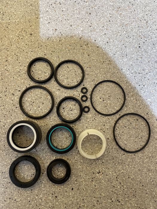 Сальники на рулевые рейки Мерседес Бмв Ауди Шевроле Малибу: 600 000 сум ...