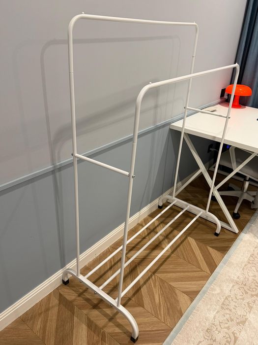 Напольная вешалка для одежды металлическая