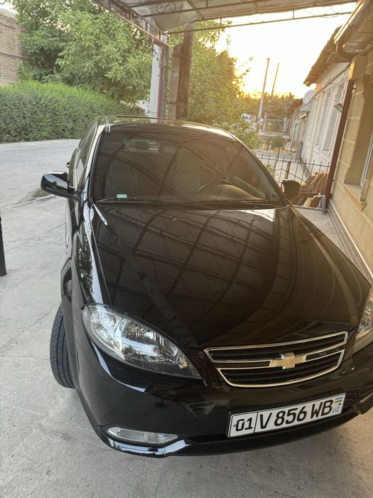 Chevrolet Lacetii jentra qora