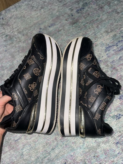 Adidași Dama Guess marimea 39