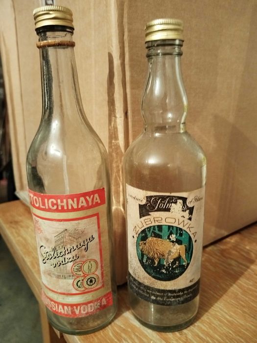 Винтидж Арабска метална кутия Бутилки от водка Stolichnaya, Zubrowka