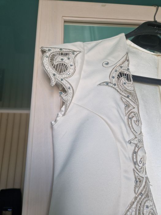 Продам белый камзол