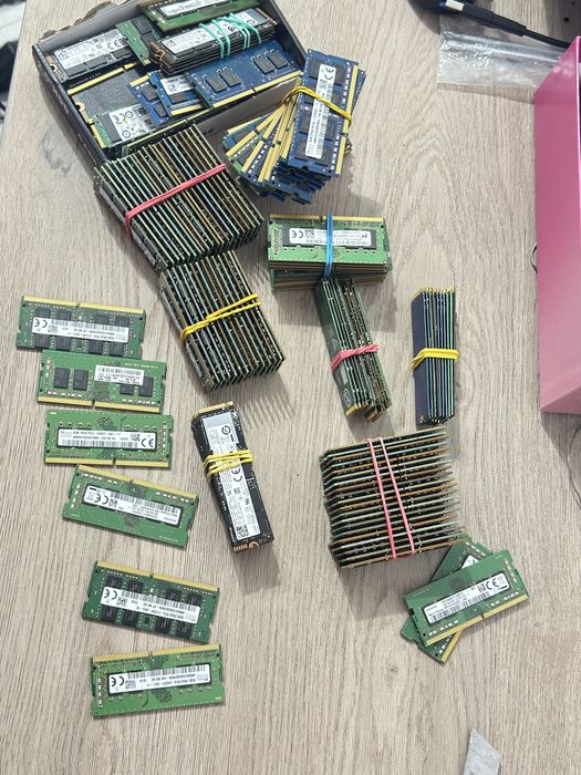 Ssd , ram la 100 lei bucata