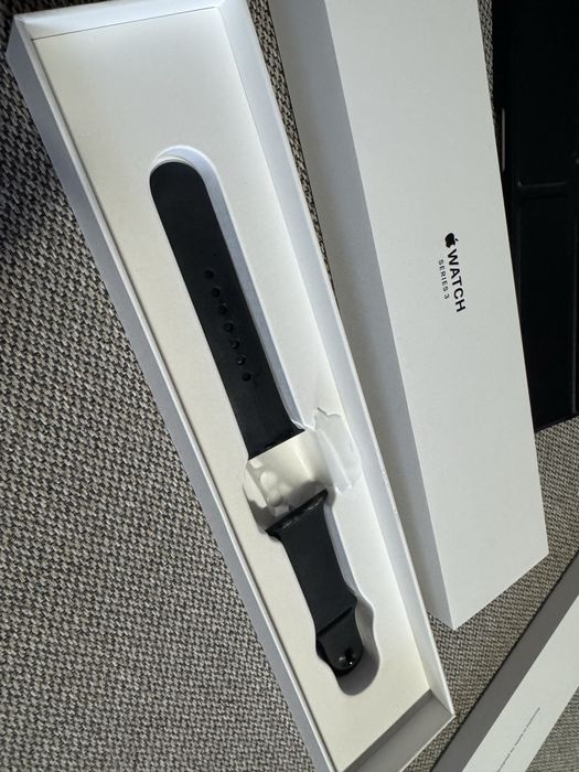 Apple Watch Series 3 38mm Space Gray Aluminum