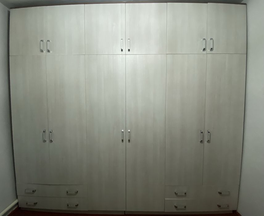 Продается Стенный шкаф