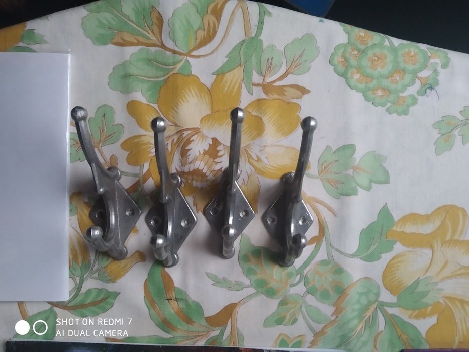 Вешалки алюминьевые 4 шт