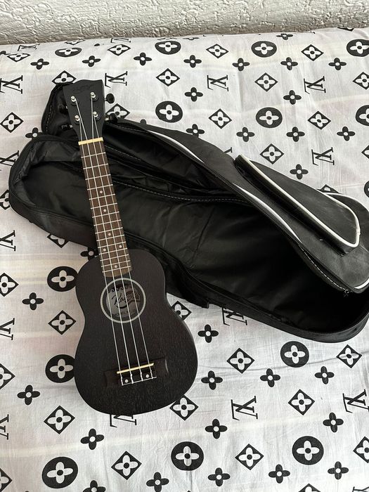 Укулеле почти новая