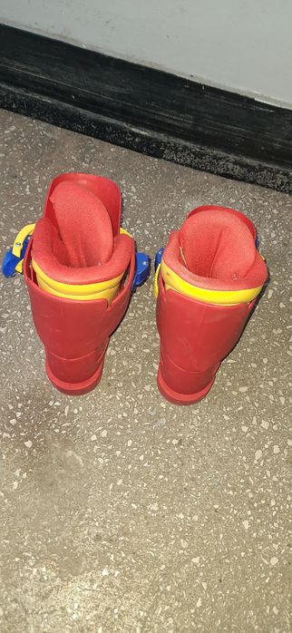 Schiuri Atomic 110 copii cu bete și clăpari