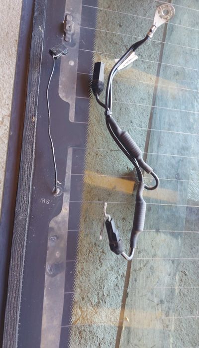 Оригинално задно стъкло мерцедес W212 седан ,авангард 2009г