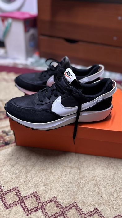 Продам новые Nike waffle