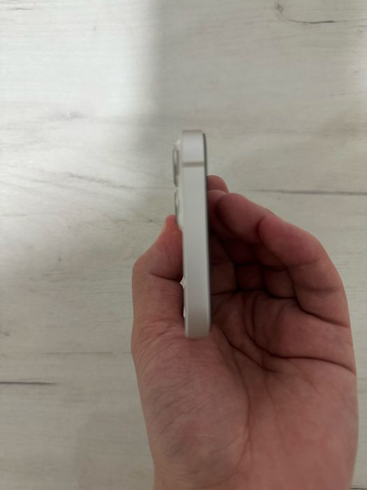 Продам айфон 13