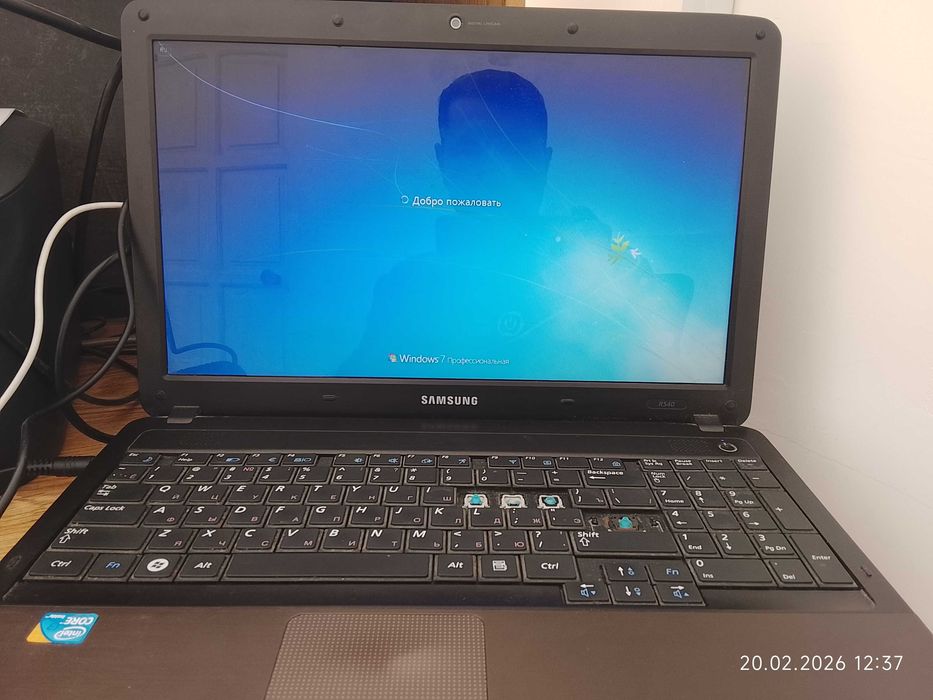 Noutbuk Samsung i3 sotiladi