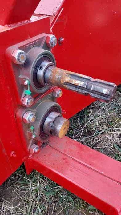 Tocator crengi dupa tractor