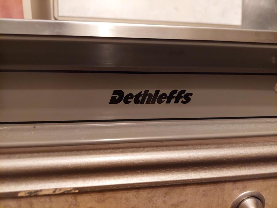 Кухня за каравана -  хладилник, мивка, котлони