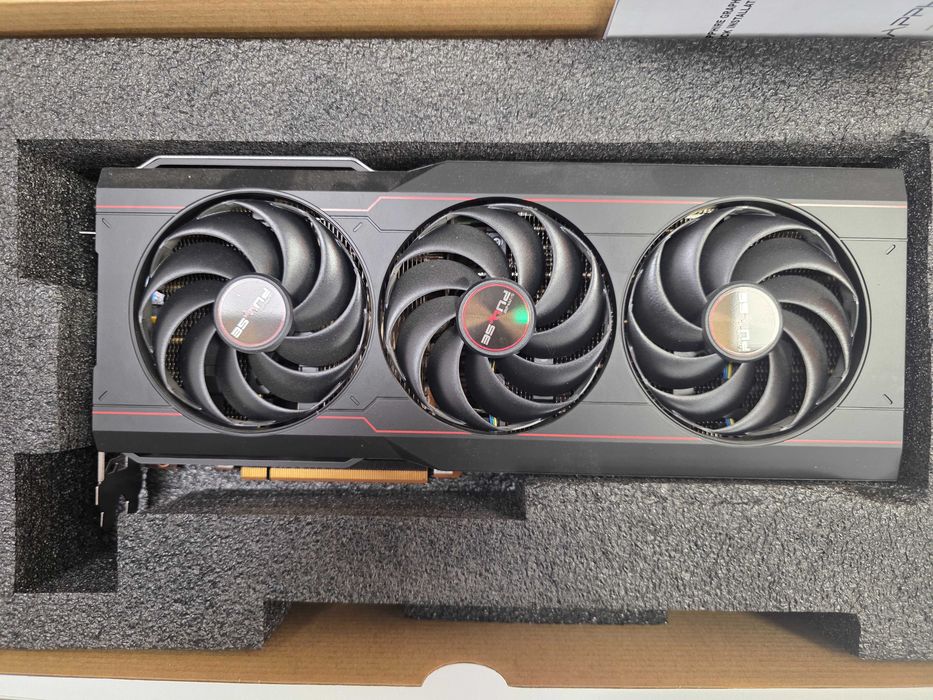 видео карта	AMD Radeon RX 6800 XT (16GB) като нова, само пробвана за кратко с гаранция 12м.