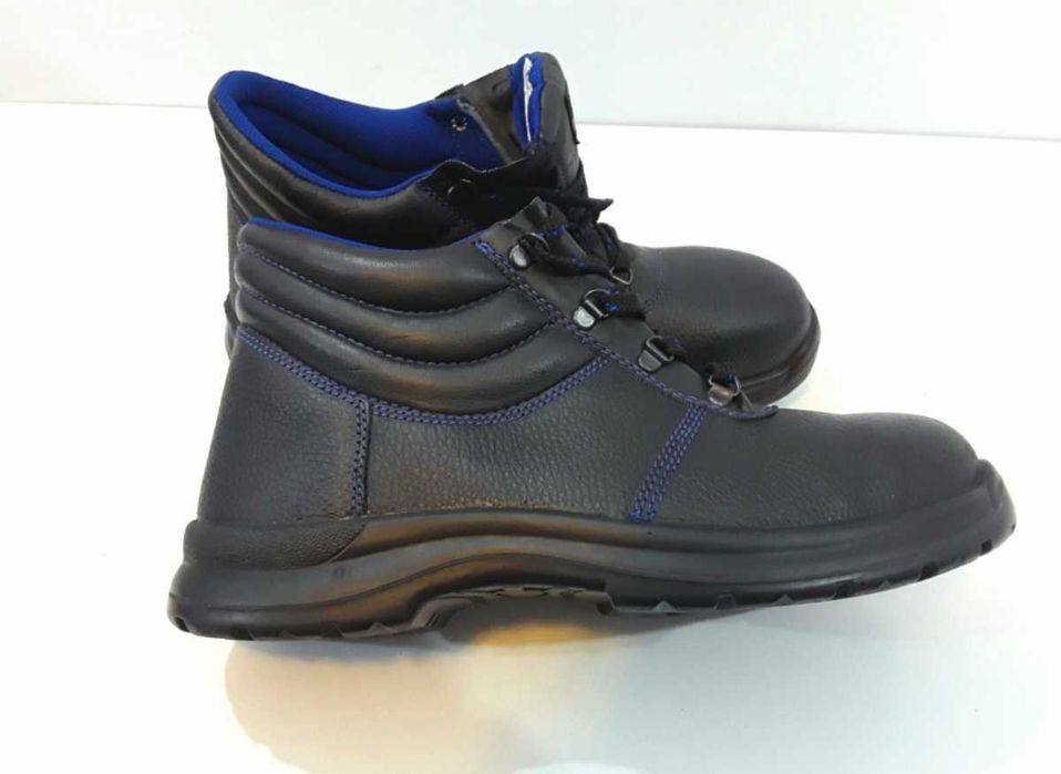 Bocanci de lucru din piele naturală NOI + BONUS CIORAPI - 100 Lei