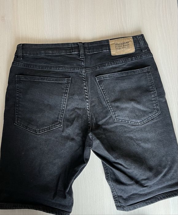 Pull & Bear - черни къси панталони , размер S -17€