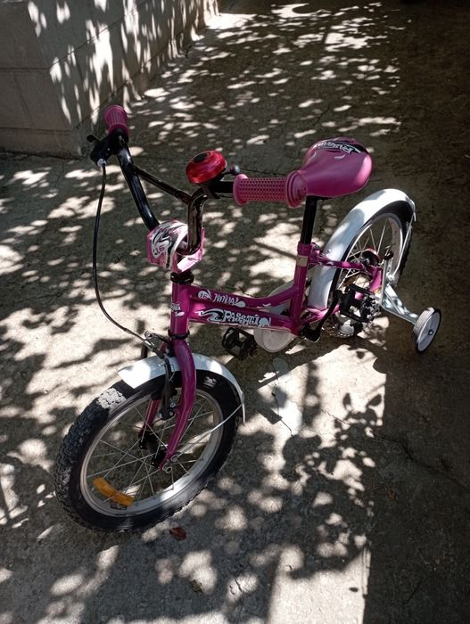 Детско розово колело .