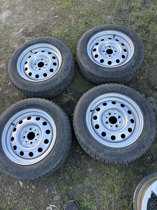 R14 штампованные диски с резиной