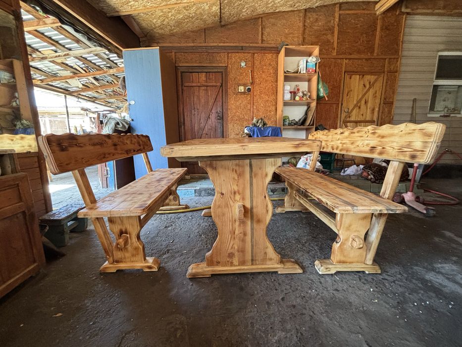 Продам стол с лавочками