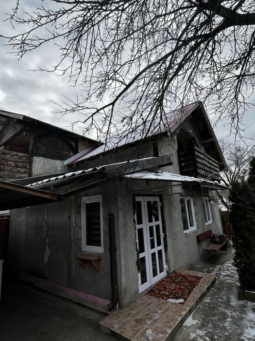 Vand casa cu teren. Pret:90.000€