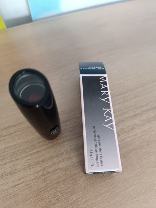 Продаю помаду Мэри кей