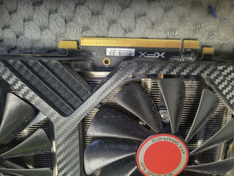 Vând placa video XFX Radeon RX580