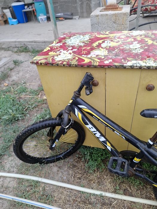Велосипед BMX черный свет