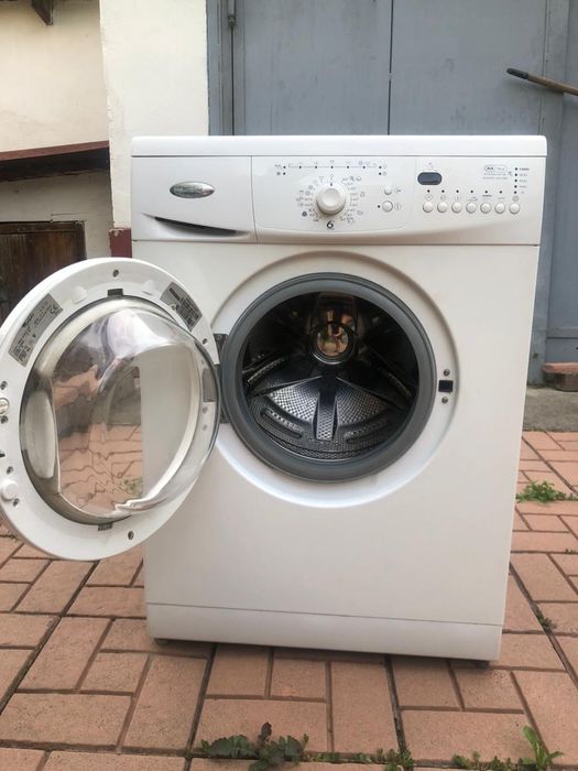 Продам стиральную машину Whirlpool