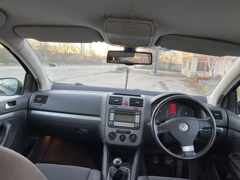 Продавам голф 5 1.9 105кс на части