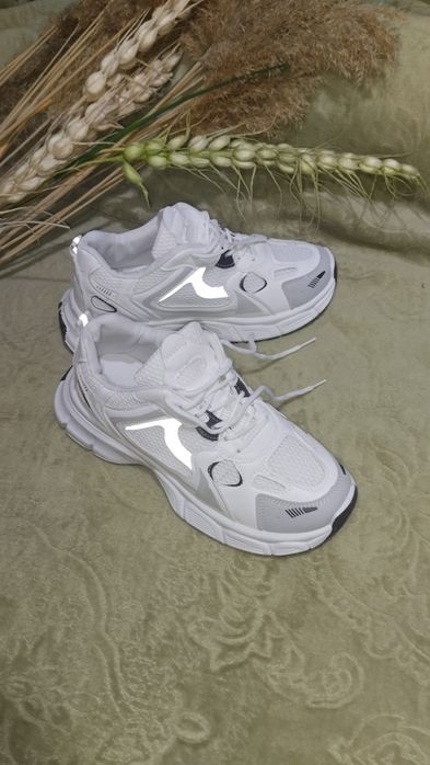 Продам кросовки новые