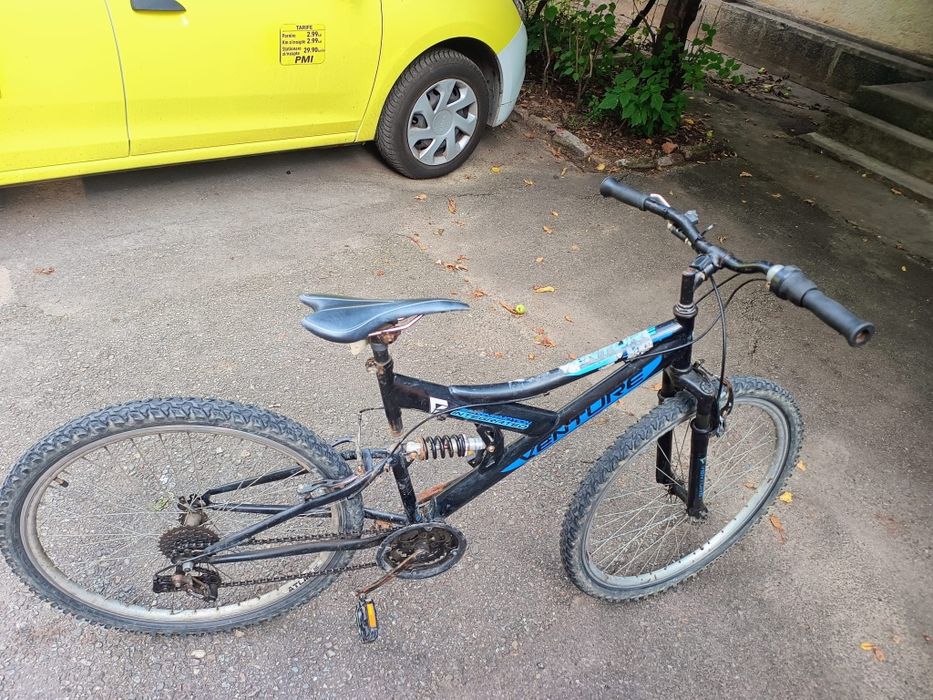 Vand bicicleta de piese.