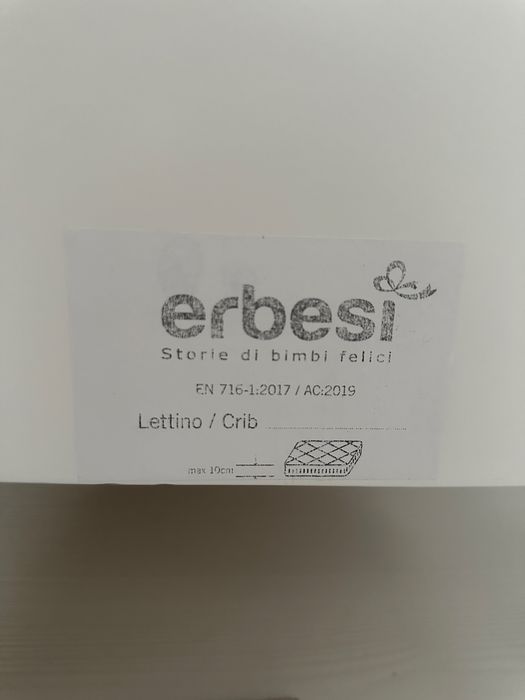 Vand set patut cu saltea + masuta de infasat