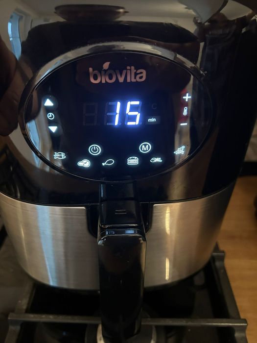 Air Fryer în stare foarte bună – puțin folosit
