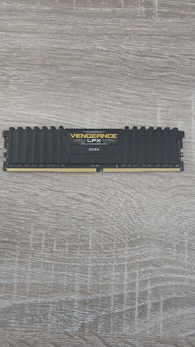 Vand placa RAM Corsair Vengeance
