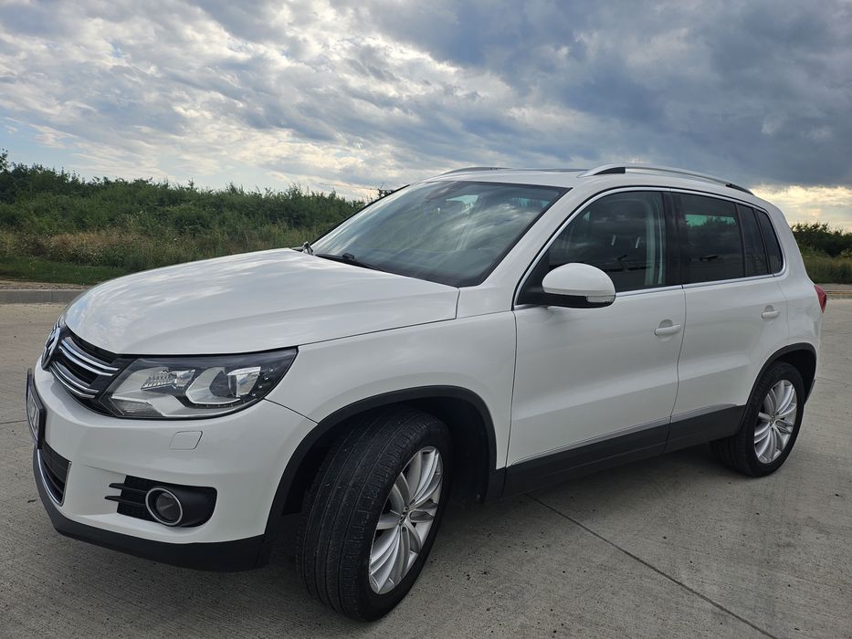 VOLKSWAGEN Tiguan