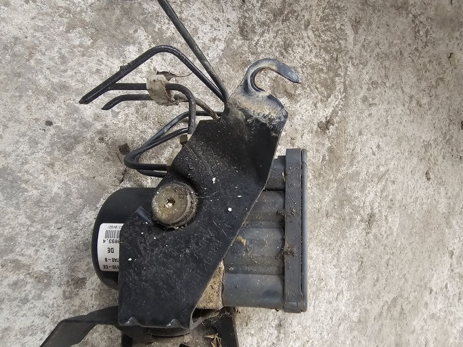 Pompa ABS avand codul original 2S61-2M110-CE, pentru Ford Fiesta