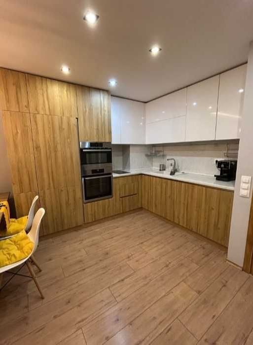 Дава се под наем Двустаен апартамент в София, Център - 77 кв.м за 850 € - Снимка #1