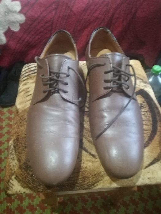 Vand pantofi de bărbat