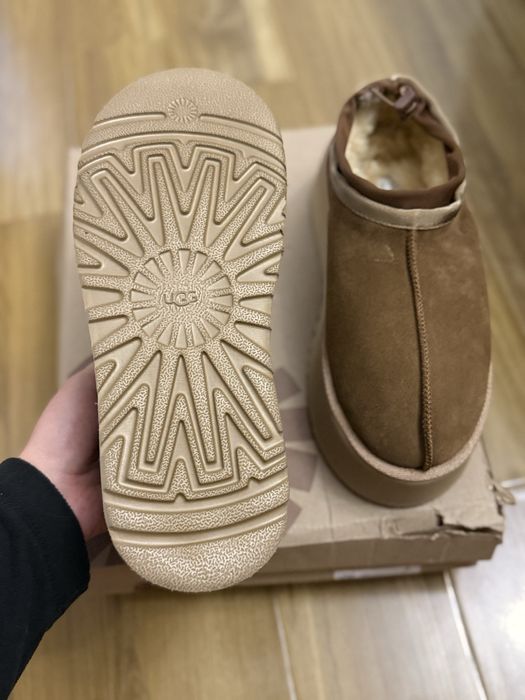 New model UGG  38 si 39 piele si blana de oaie