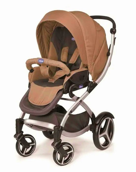 Бебешка количка Chicco пълен комплект,с гуми които не се пукат.