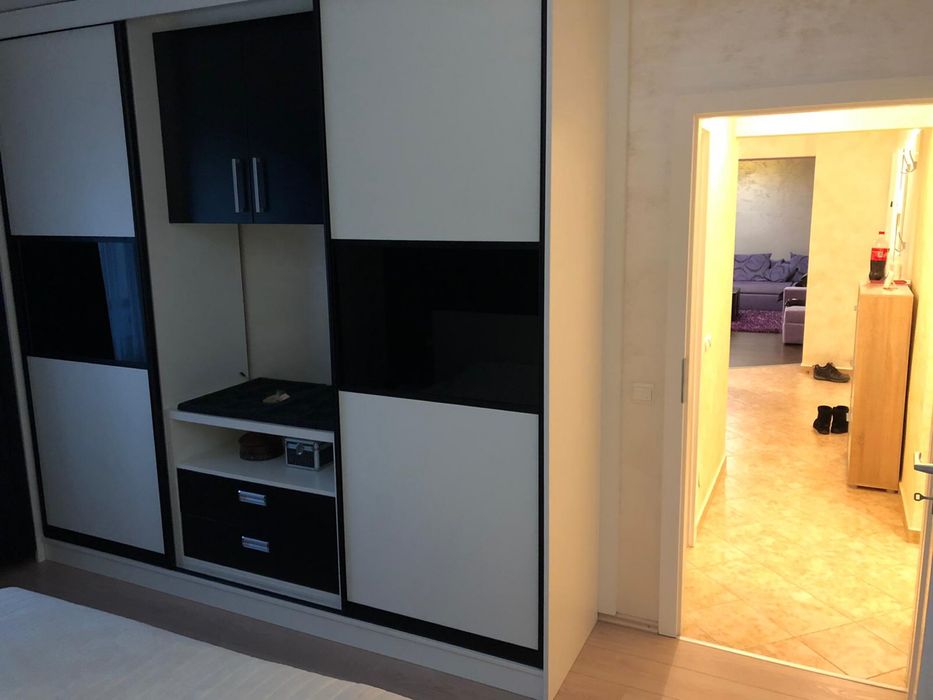 Inchiriez apartament