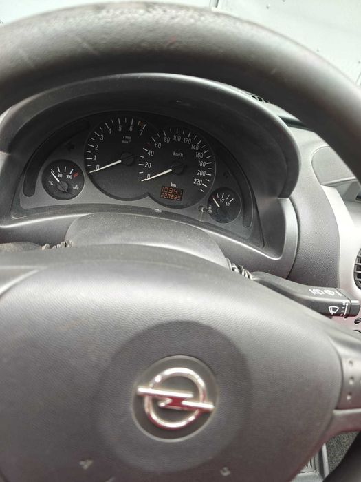 Automobil Opel Corsa, motor 1.2 benzina, an 2002
