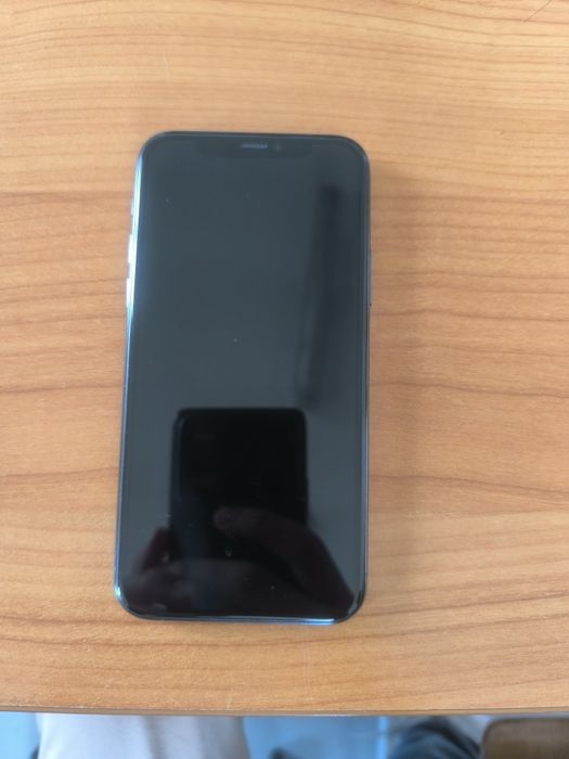 Vând iPhone 11 pro cu husa inclusa