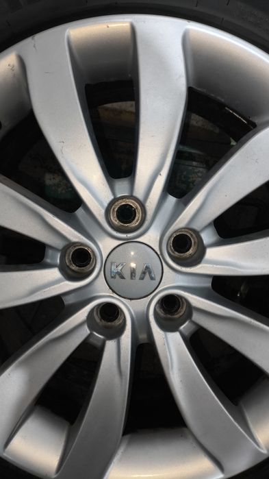 Продам комплект колёс Kia R17