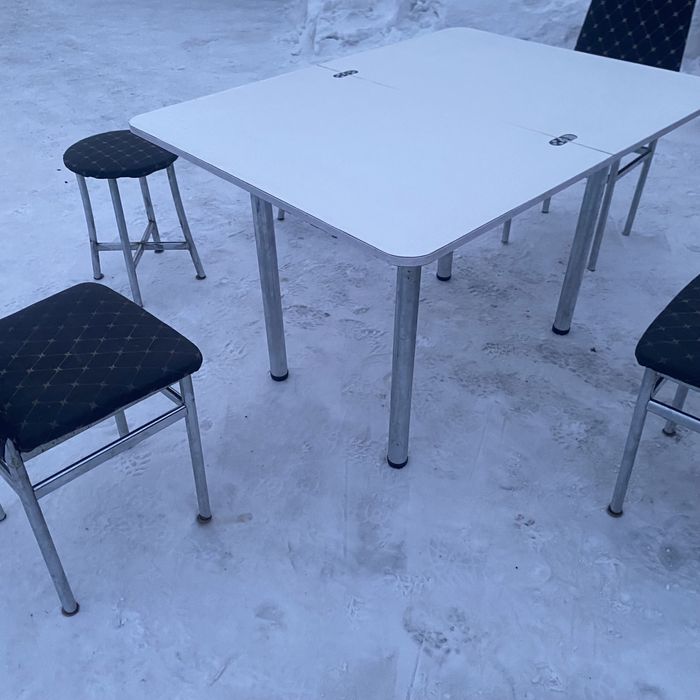 Стол и стулья раскладной