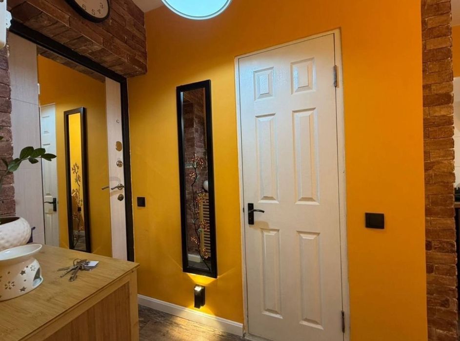 Срочно Продаётся ЮРаджабий 1/4/4 с мебелью техникой ремонт хороший !