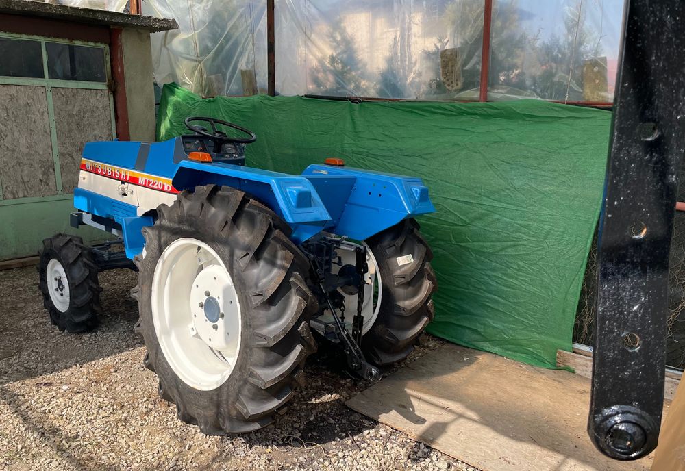 Трактор Mitsubishi 2201D