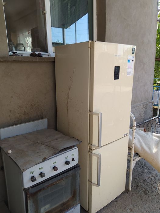 Холодильник SAMSUNG